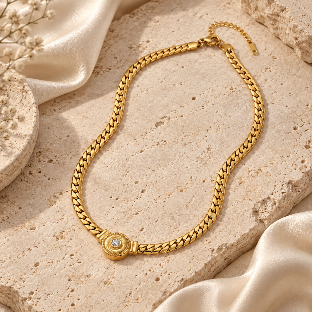 Medaglione Necklace