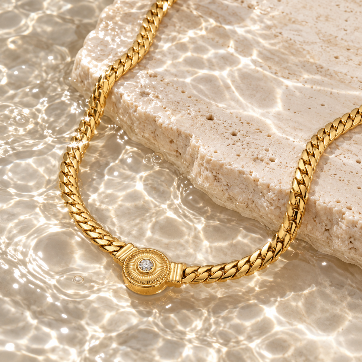 Medaglione Necklace