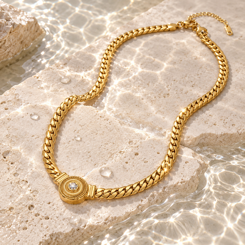 Medaglione Necklace